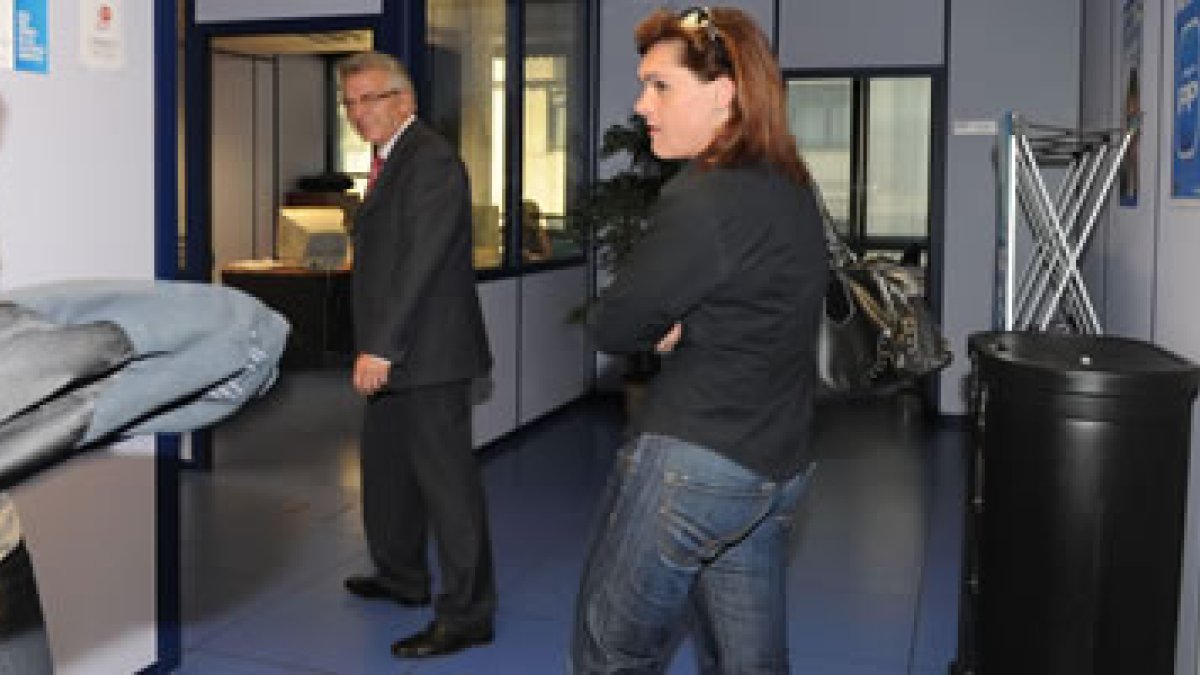 Julio Cayón y María Teresa González, a su llegada a la reunión de ayer
