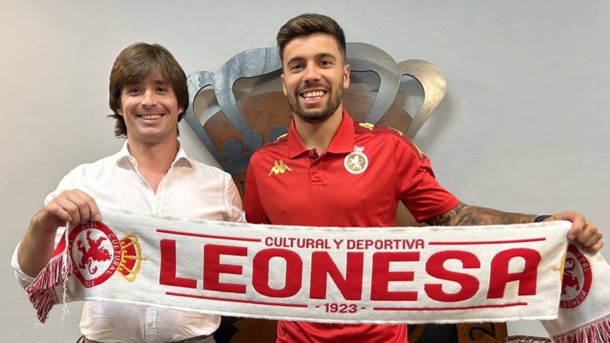 Martín Solar, en su presentación junto a Manzanera. CYDL