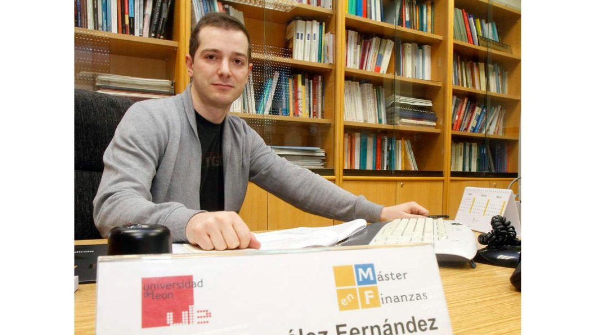 Marcos González es uno de los investigadores del ámbito financiero de la ULE.