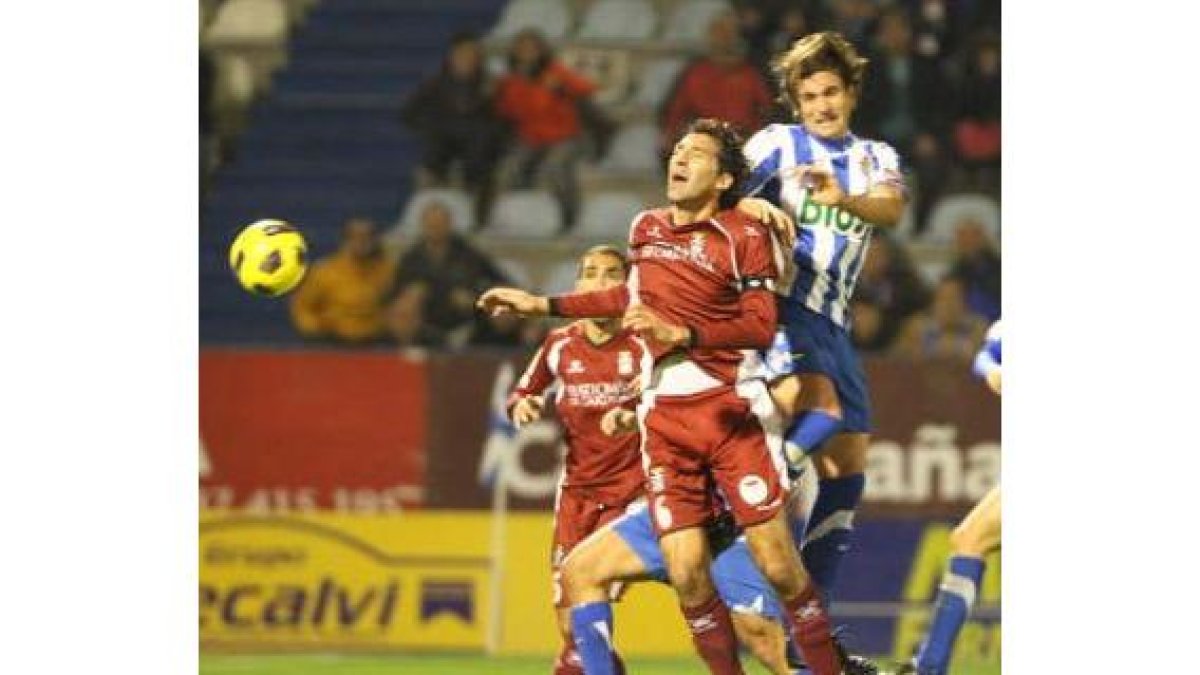 Óscar de Paula levantó al equipo con su gol, pero luego vino el mazazo con el anotado por Iñaki Muño