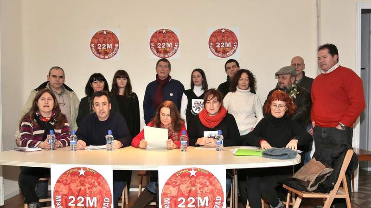 Representantes de diversos colectivos presentaron la Marcha de la Dignidad en León.