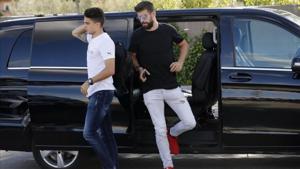 Piqué al llegar a la concentración de Las Rozas