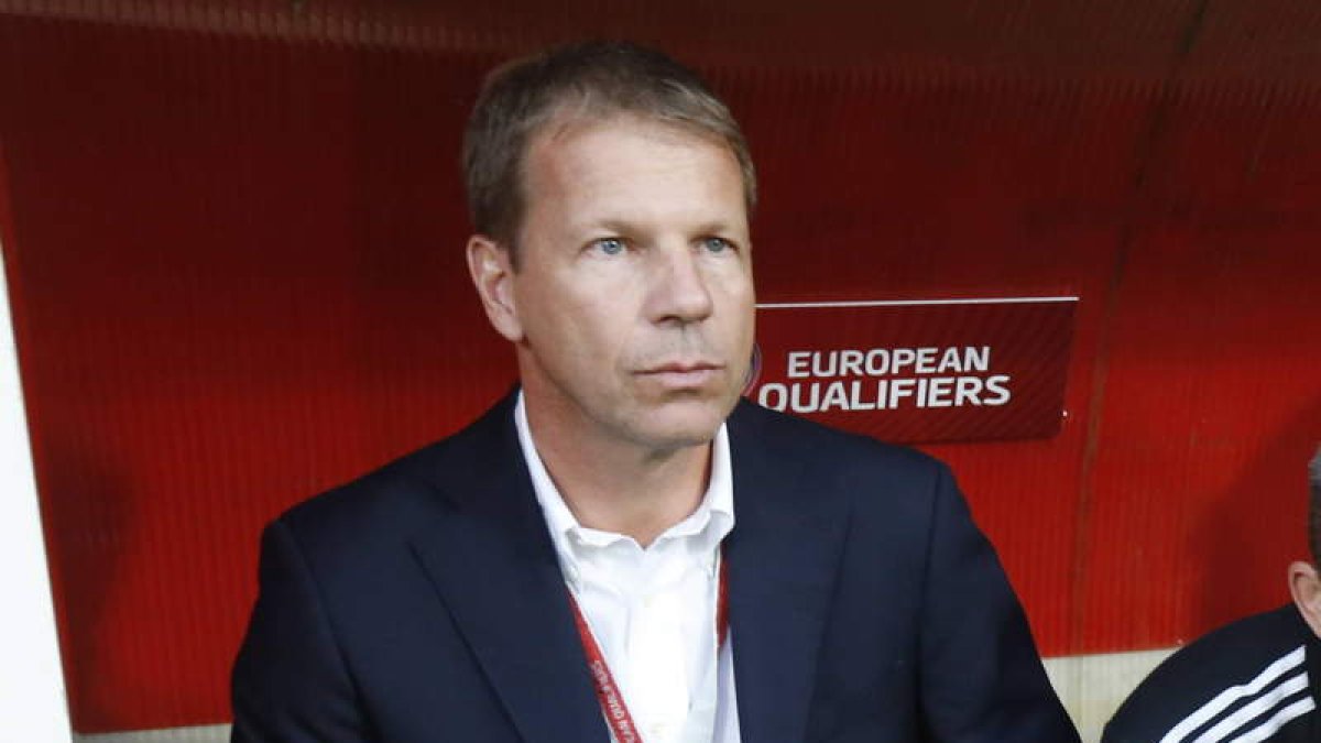 Rene Praunitsch no pudo evitar que su selección fuera goleada a pesar de la buena primera mitad realizada. RAMIRO/JESÚS