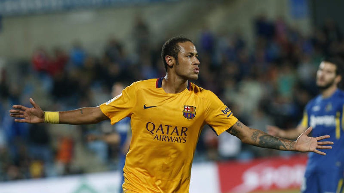 Neymar celebra su gol, segundo del Barça ante el Getafe.