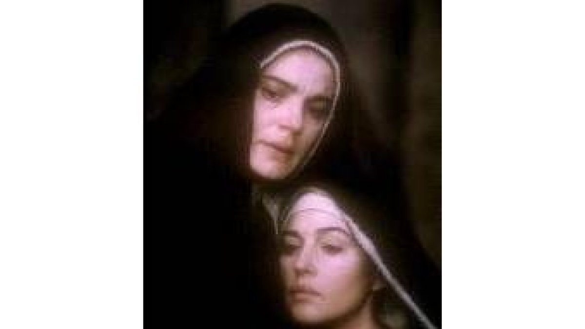 Morgestern como María y Belluci, como la Magdalena