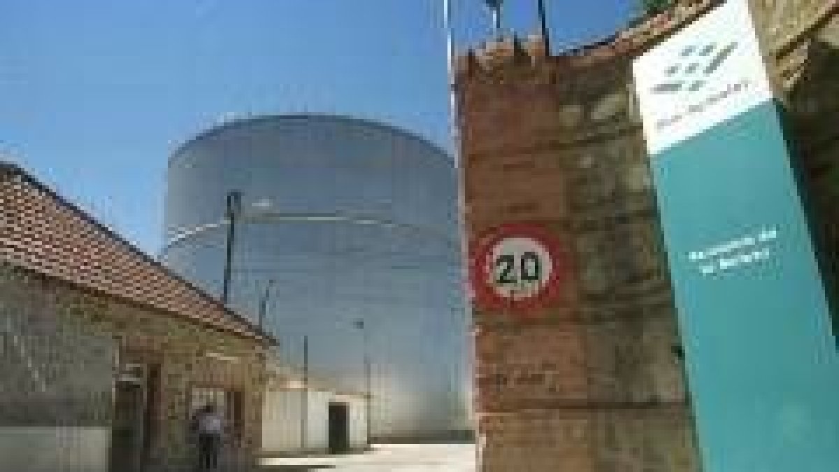 Acceso a la fábrica azucarera de Ebro Agrícolas en La Bañeza