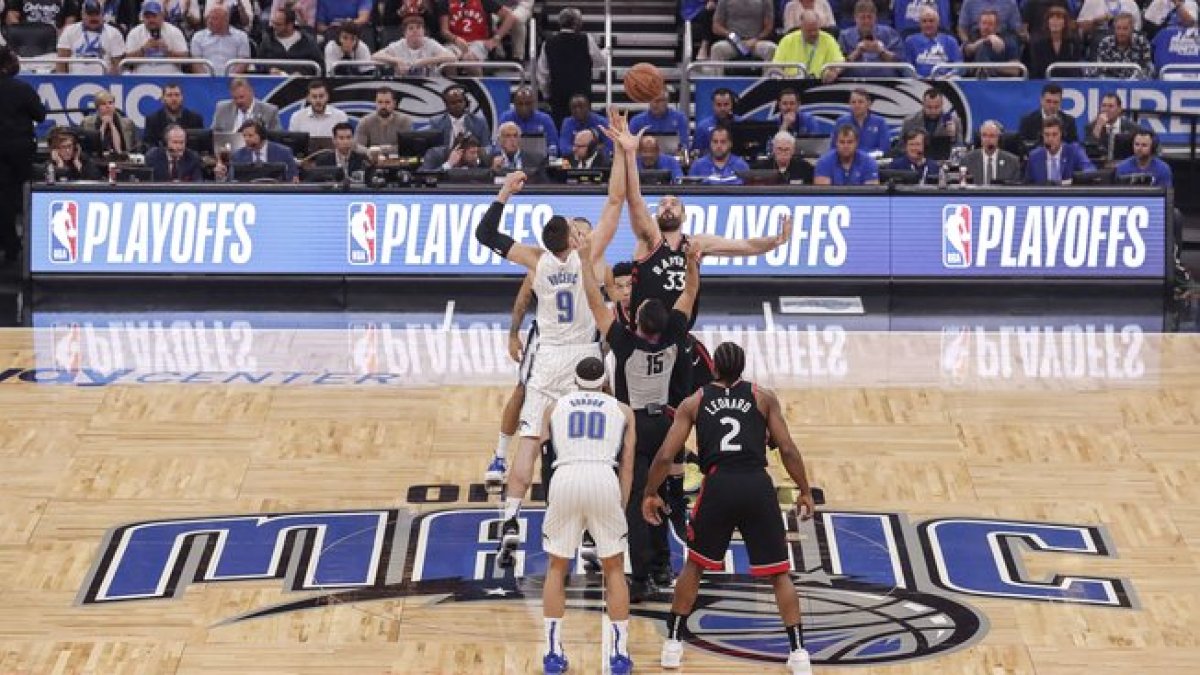 Marc Gasol, en el salto inicial.