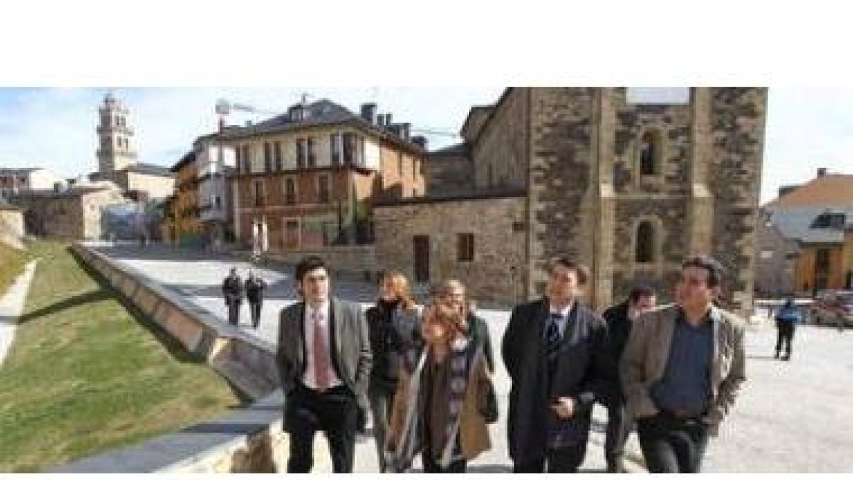 Los alcaldes y tenientes de alcalde de Sabadell, Bilbao, Gijón, Ponferrada, El Puerto y Sant Cugat.