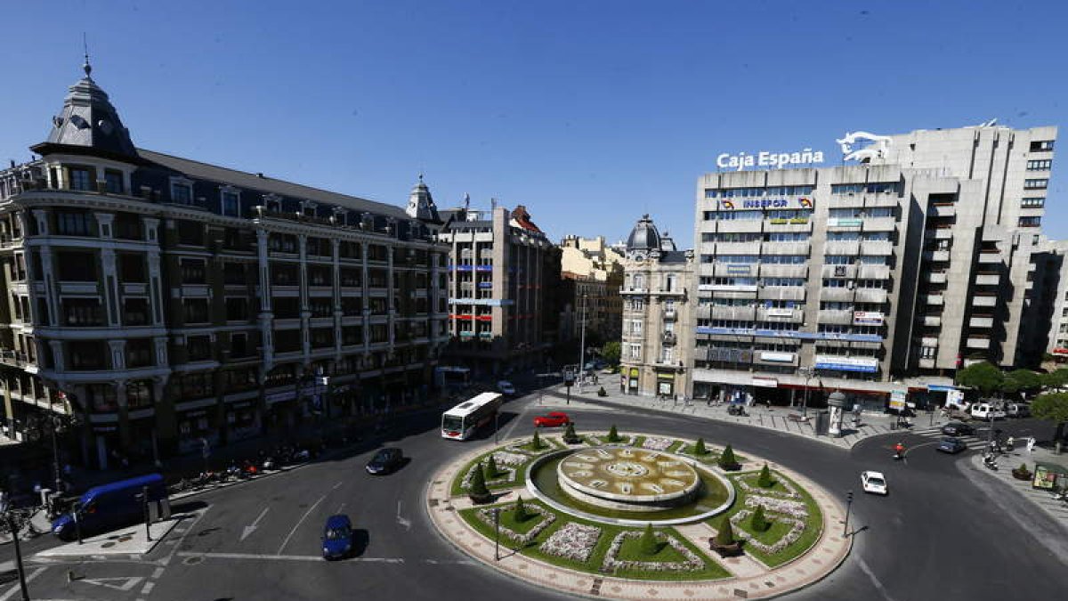 La obra se hará por zonas para no interrumpir el tráfico en la céntrica plaza de la ciudad. RAMIRO