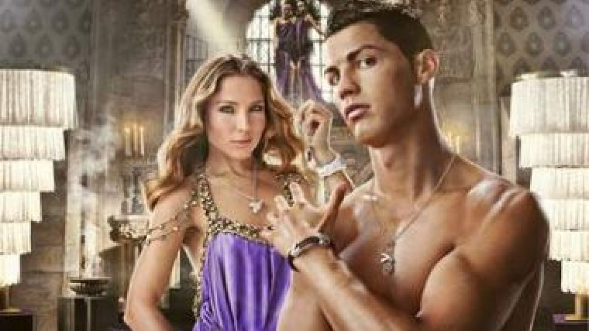 Cristiano Ronaldo y Elsa Pataki durante una de las escenas del anuncio para una marca de relojes.