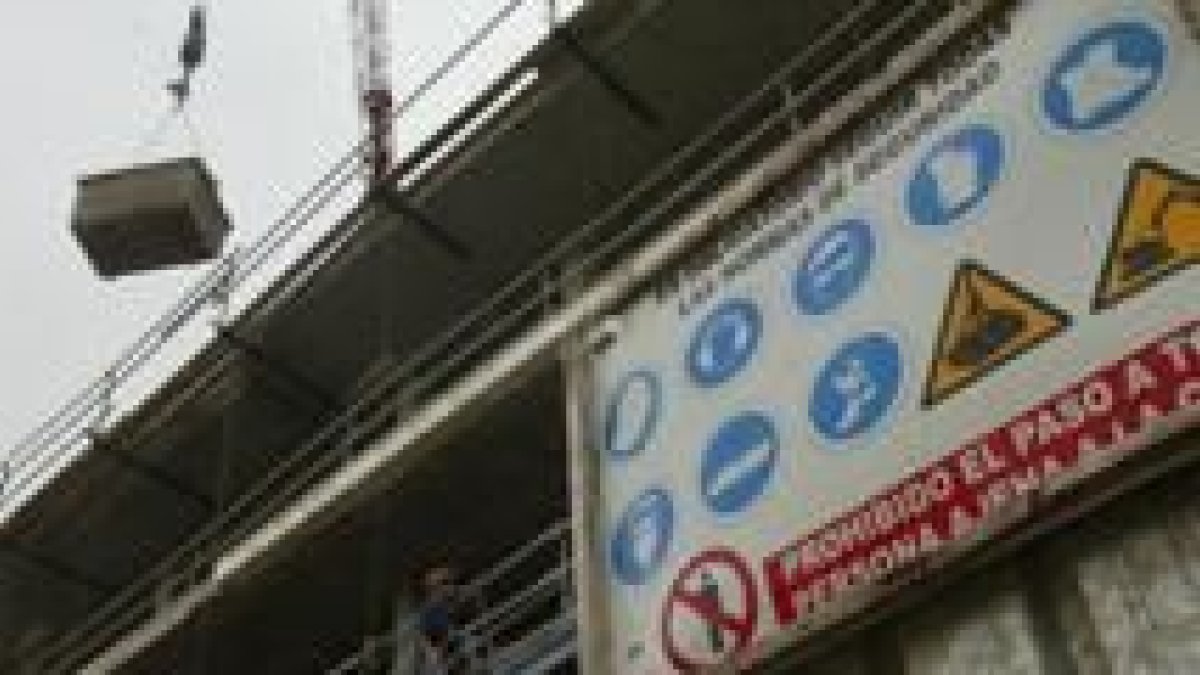 La obra en la cual se produjo la caída del albañil ayer se encuentra situada en la calle Reina Zaida
