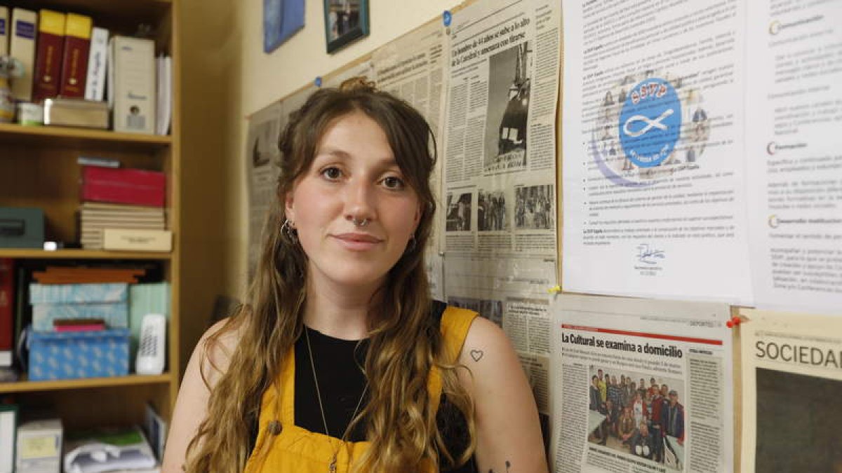 Cecilia Díez Rey, en la sede de la Sociedad San Vicente de Paúl donde realizó las prácticas como educadora social. J. NOTARIO