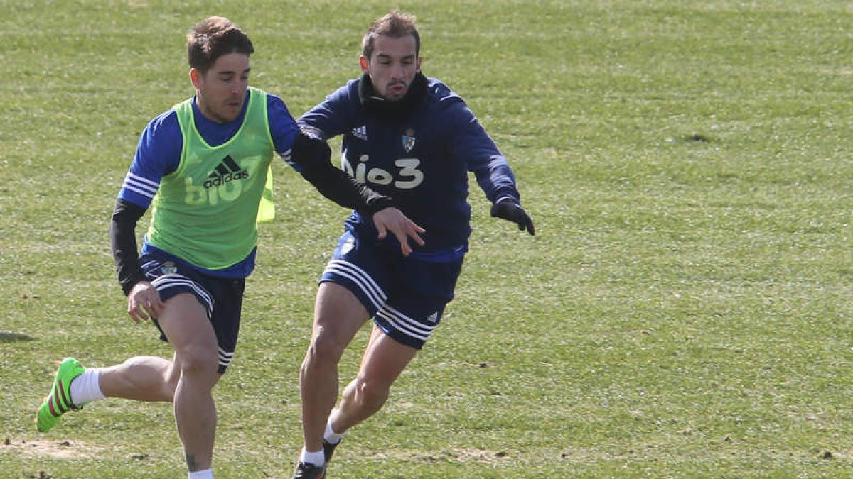 Caiado fue titular en la banda izquierda el pasado domingo. DE LA MATA