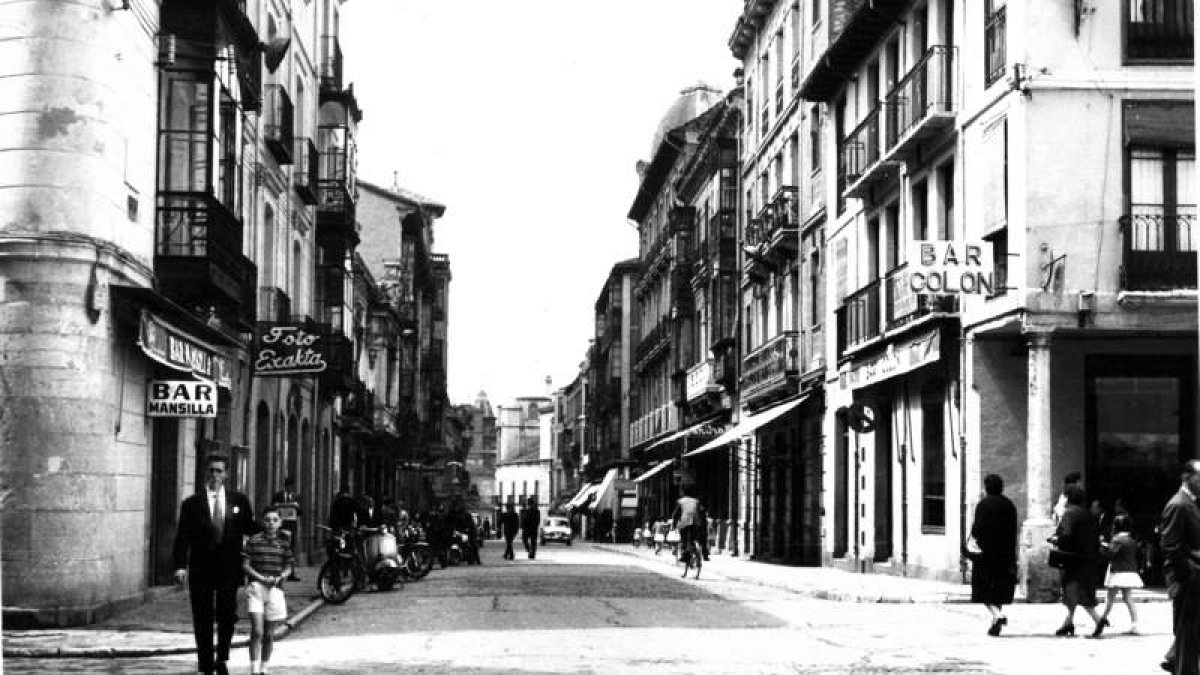 La calle Ancha unos cuantos años atrás. ARCHIVO