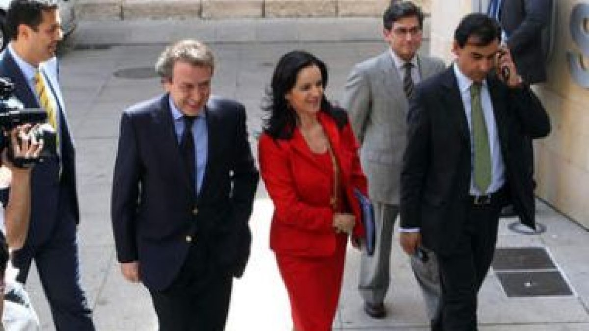 De Santiago-Juárez, Silvia Clemente y el presidente de la Diputación de Zamora y el secretario de la