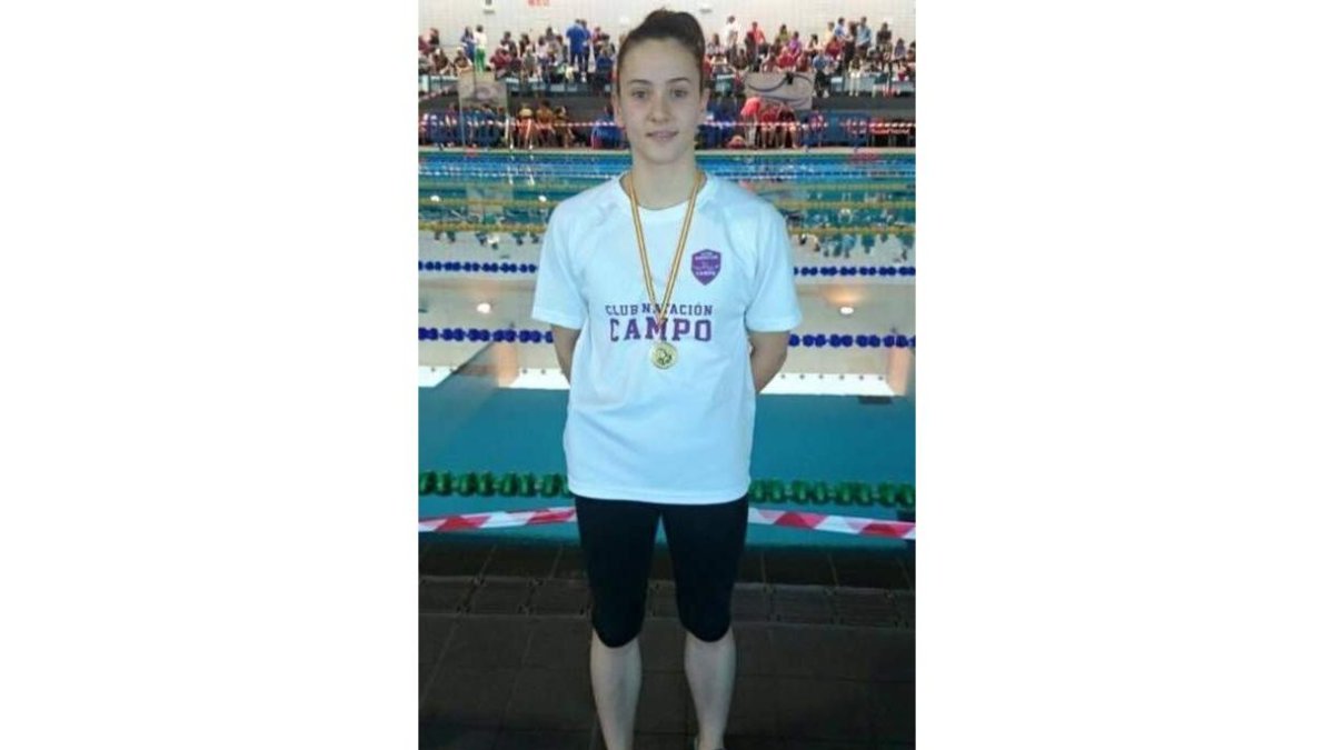 Laura Castro con su medalla