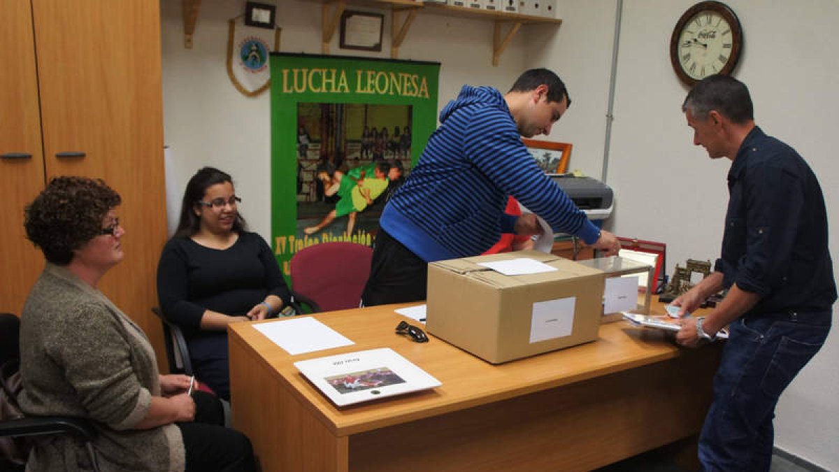 Los estamentos de la lucha eligieron ayer a sus representantes en la asamblea.