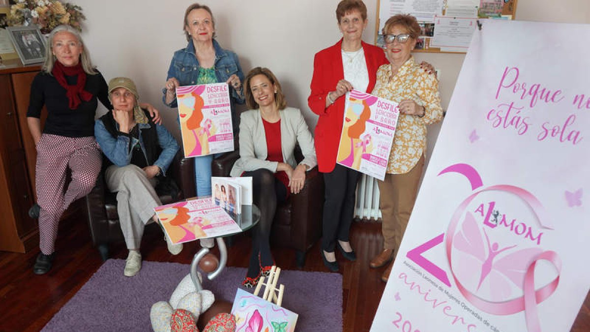 Ana María García Cabezas, Rosario Castro Abengoza, Marisa García Aller, Noelia Valdueza, Paquita García y Maribel del Pozo. J. NOTARIO