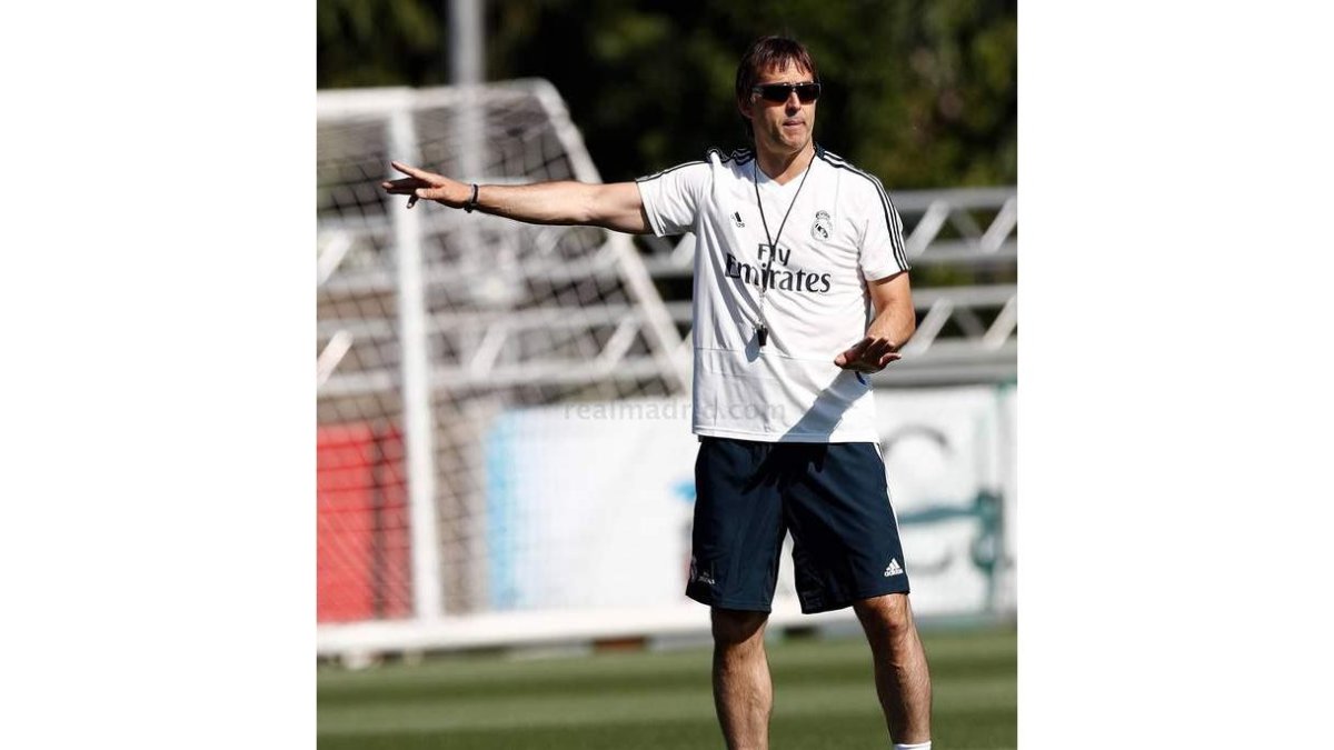 Lopetegui dirige en Valdebebas la segunda sesión de trabajo al frente del Real Madrid. REAL MADRID CF