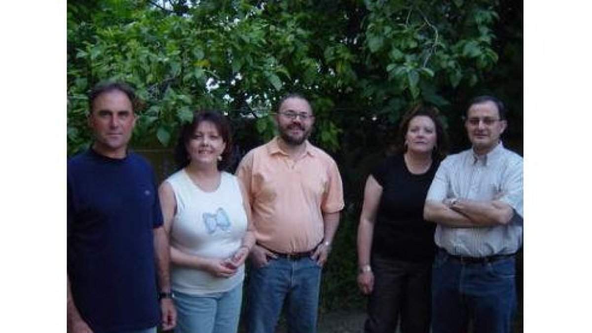 Los miembros del emblemático grupo leonés La Braña.