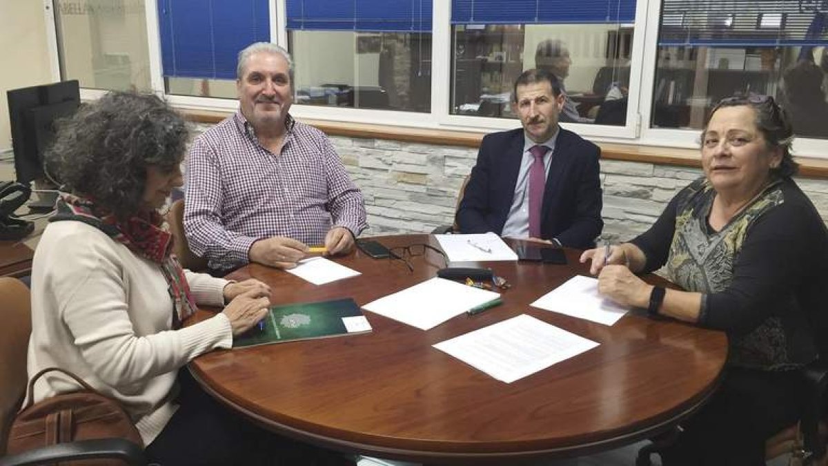 Imagen de la reunión que tuvo lugar en Valdeorras. DL