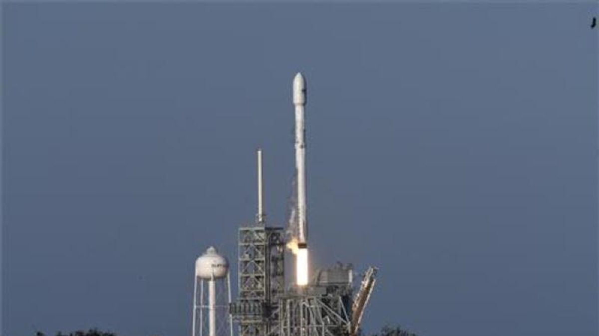 Lanzamiento del SpaceX Falcon 9 con parte reciclada.