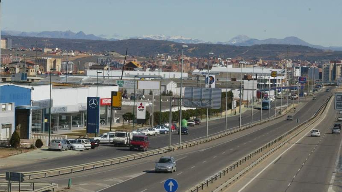 Varias empresas del polígono industrial de Trobajo del Camino verán incrementado el IAE. NORBERTO