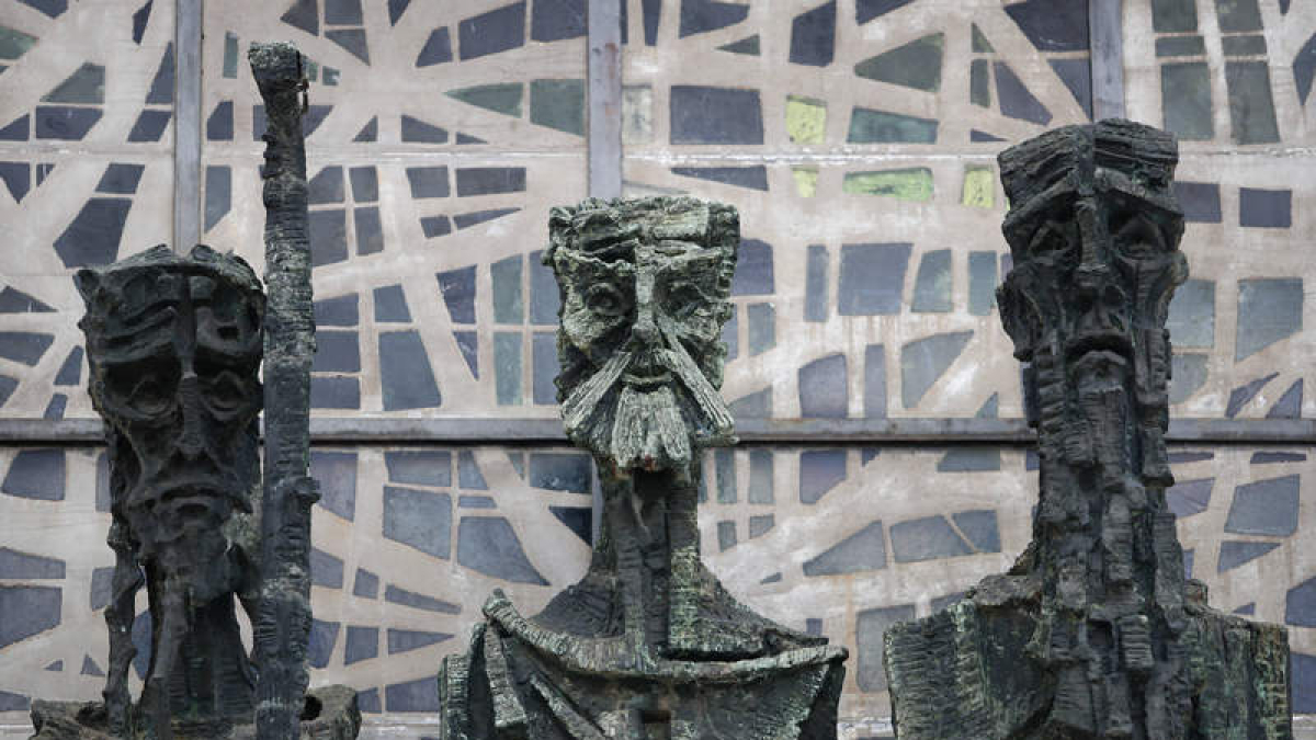 La actividad comercial, cultural y de ocio jamás se detiene en este municipio leonés lleno de vida y marcado por su basílica y el Camino de Santiago. De cara a estas fiestas navideñas presenta un programa cargado de eventos para todos los públicos que ech