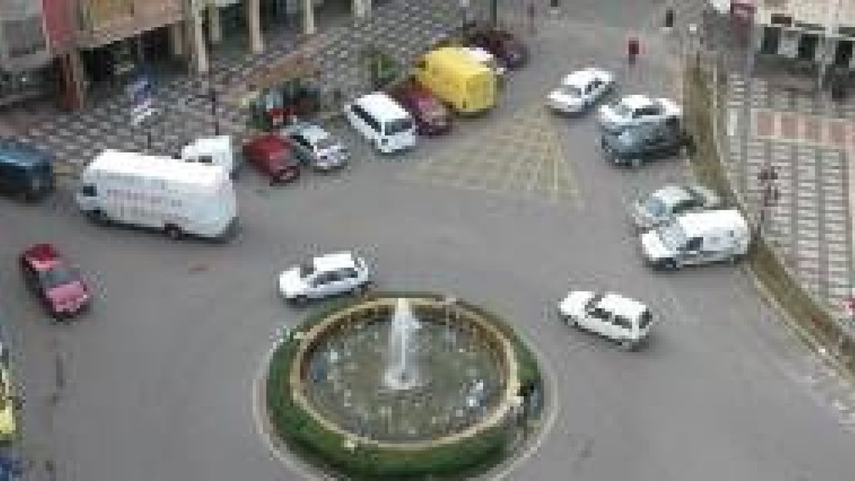 La plaza Mayor se queda sin tráfico durante una parte del fin de semana