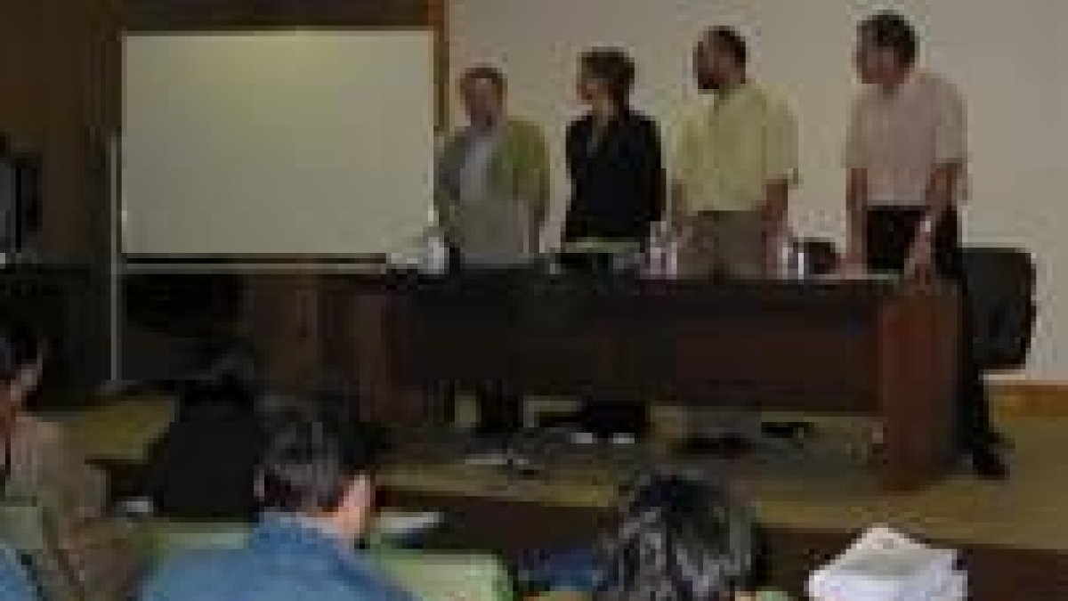 La imagen muestra un momento de la inauguración del curso