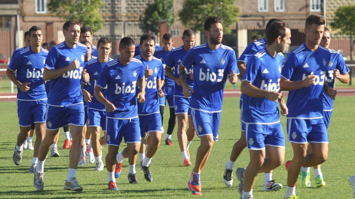 La Deportiva viajó ayer a primera hora hacia Madrid, donde a mediodía tomó un vuelo a Las Palmas de Gran Canaria.