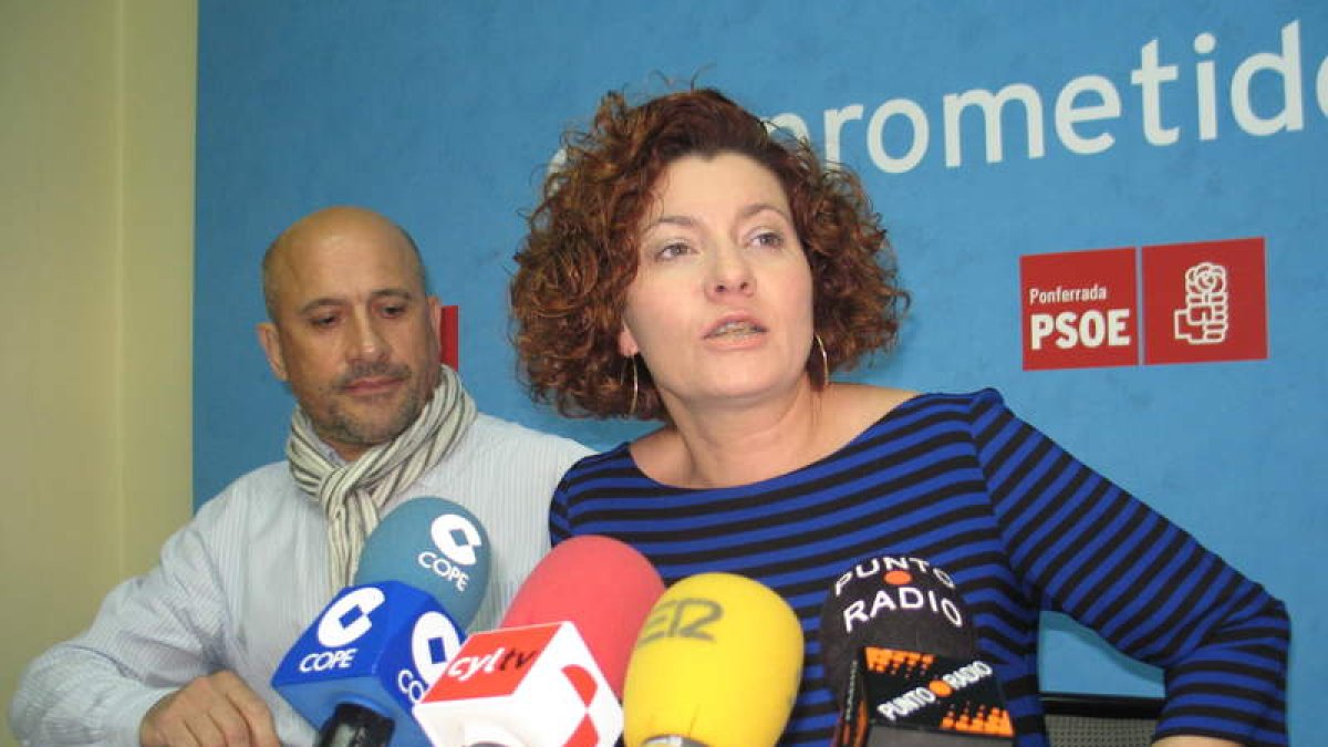 Nancy Prada, junto a Rey, en una imagen de archivo en la sede de los socialistas.