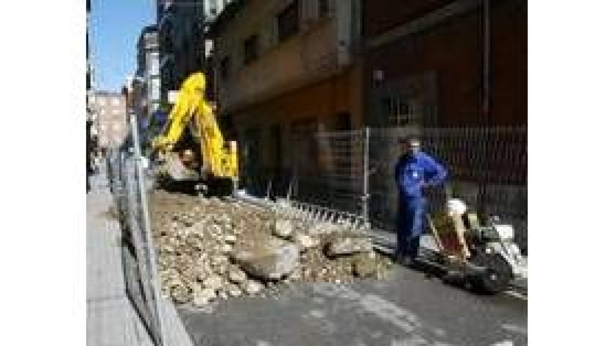 CRS comenzó ayer a trabajar en torno a la avenida de España