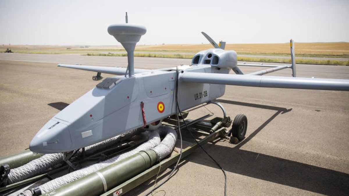 Reportaje con el Ejército y sus drones en el aeródromo de Pajares de los Oteros. F. Otero Perandones.