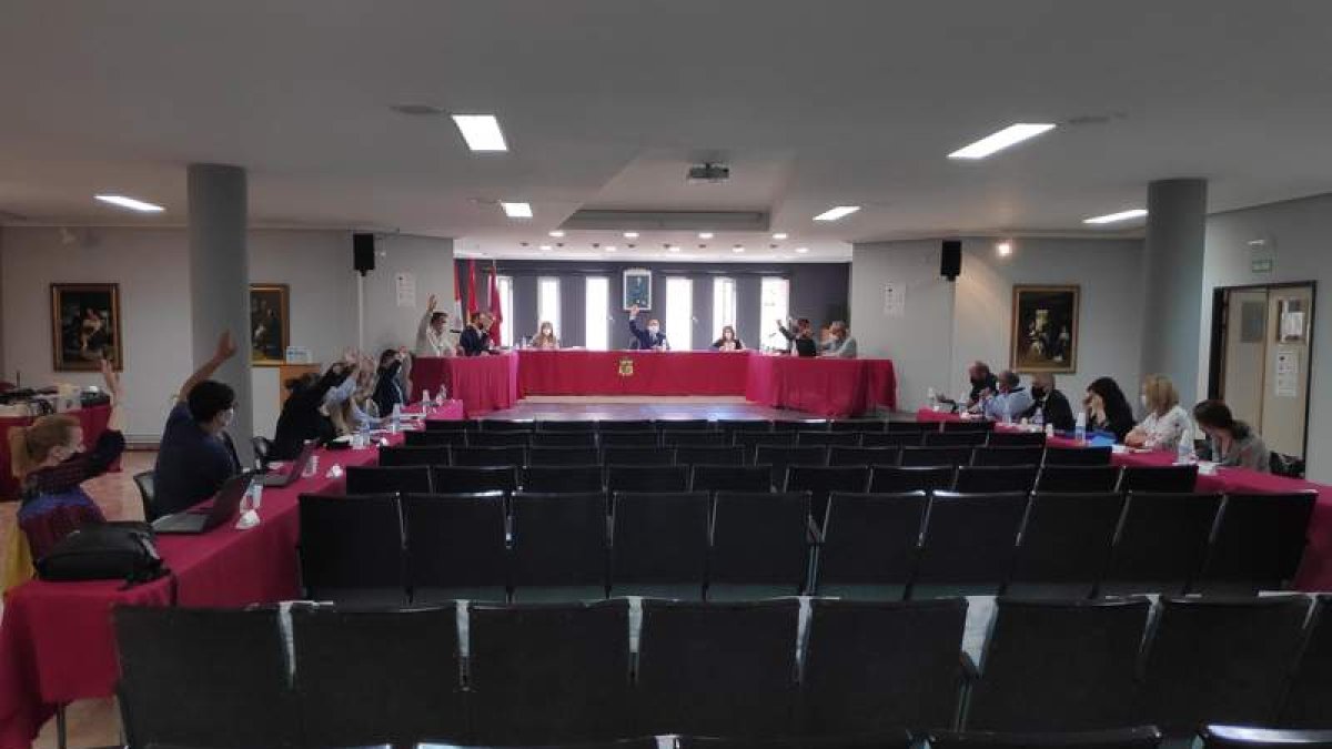 Votación del Pleno de ayer para la aprobación de la licitación del suministro eléctrico. A. RODRÍGUEZ