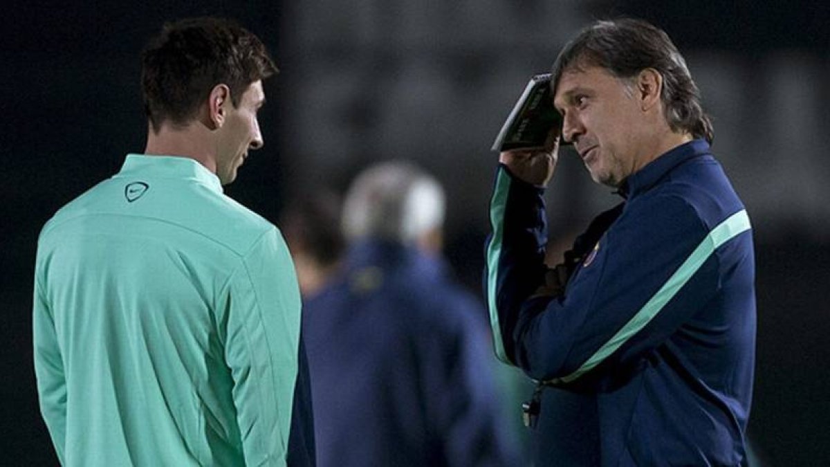 Leo Messi y Gerardo 'Tata' Martino, durante un entrenamiento.