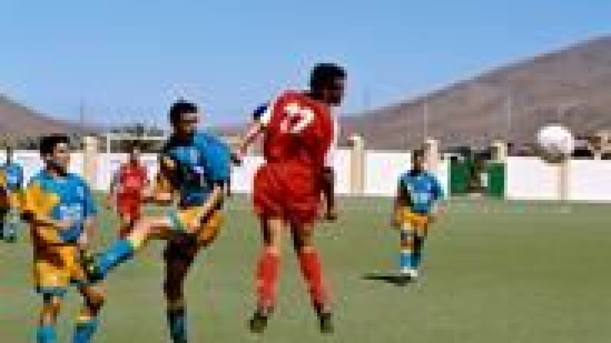 El equipo berciano buscó un triunfo que nunca llegó a pesar de adelantarse en el marcador