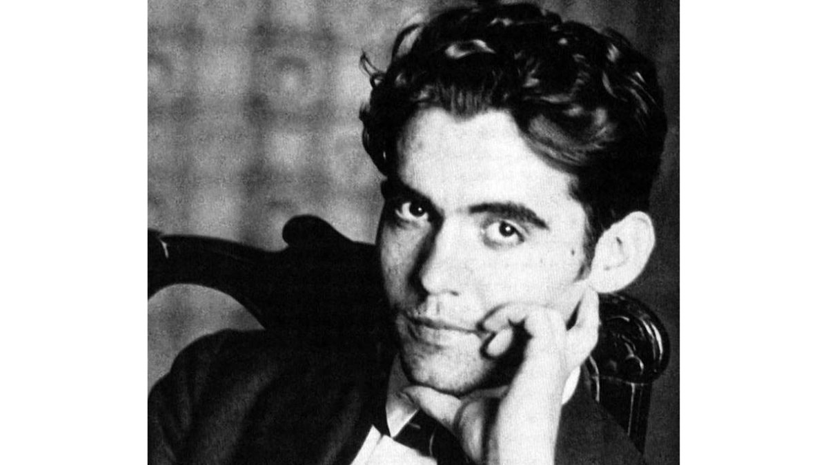 Fotografía del poeta granadino Federico García Lorca, mirando a la cámara. EFE
