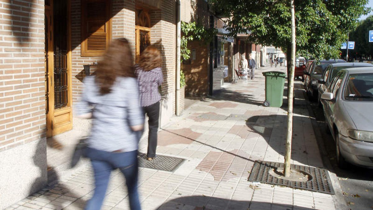 Paseo que inició Isabel Carrasco hoy hace una semana antes de salir desde su casa hasta la sede del Partido Popular.