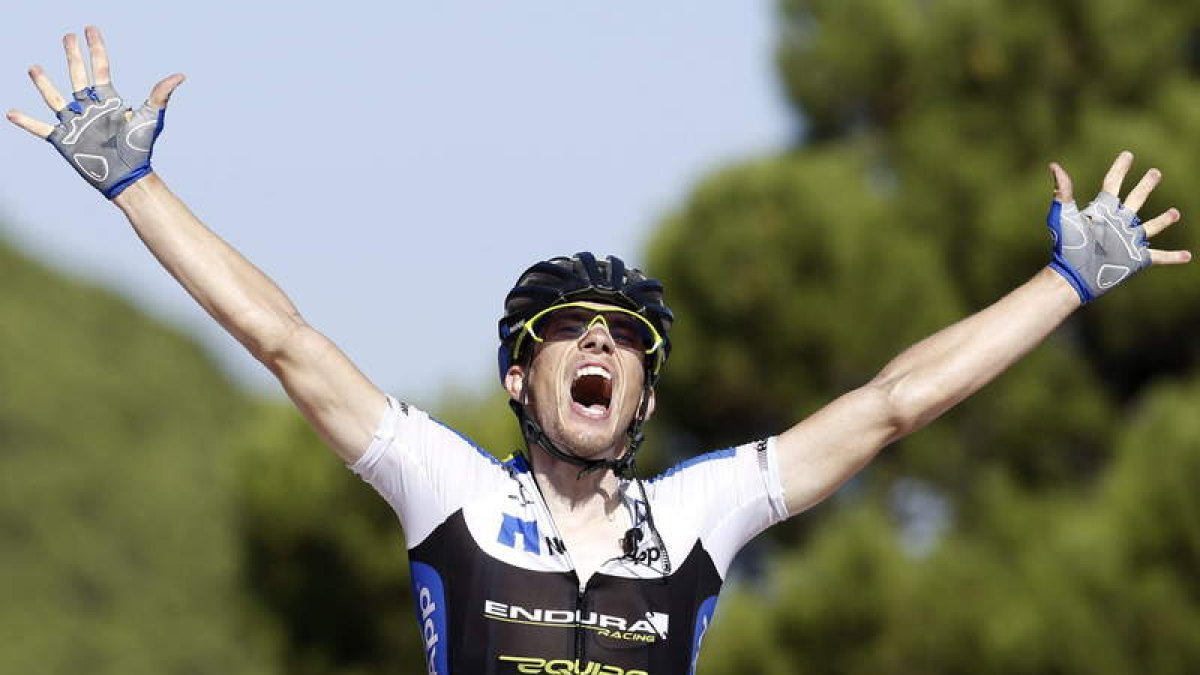 El ciclista checo llegó en solitario a meta y logró el primer triunfo para su equipo en la carrera.