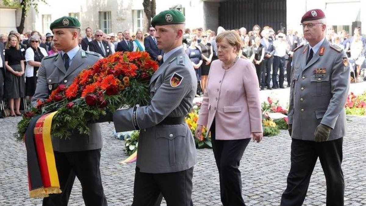 Angela Merkel, en el homenaje a los héroes de la ’Operación Walkiria’.