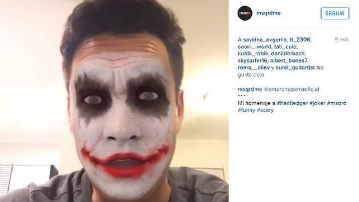 Un usuario de la aplicación con la máscara de el Jocker.