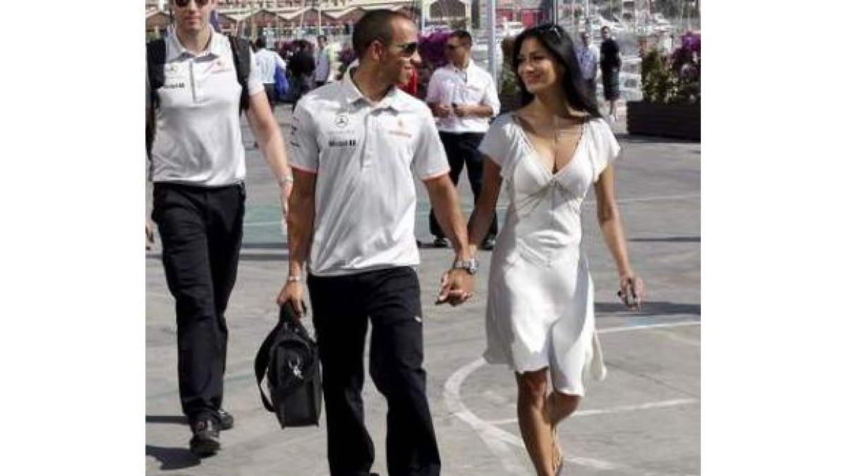 Hamilton y su novia, en Valencia.