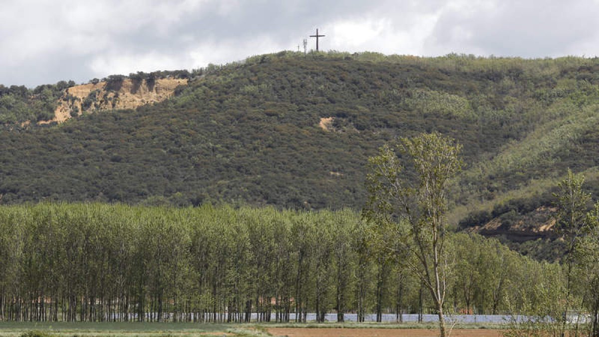 El alto de la cruz de Vegas es uno de los hitos del municipio. MARCIANO PÉREZ