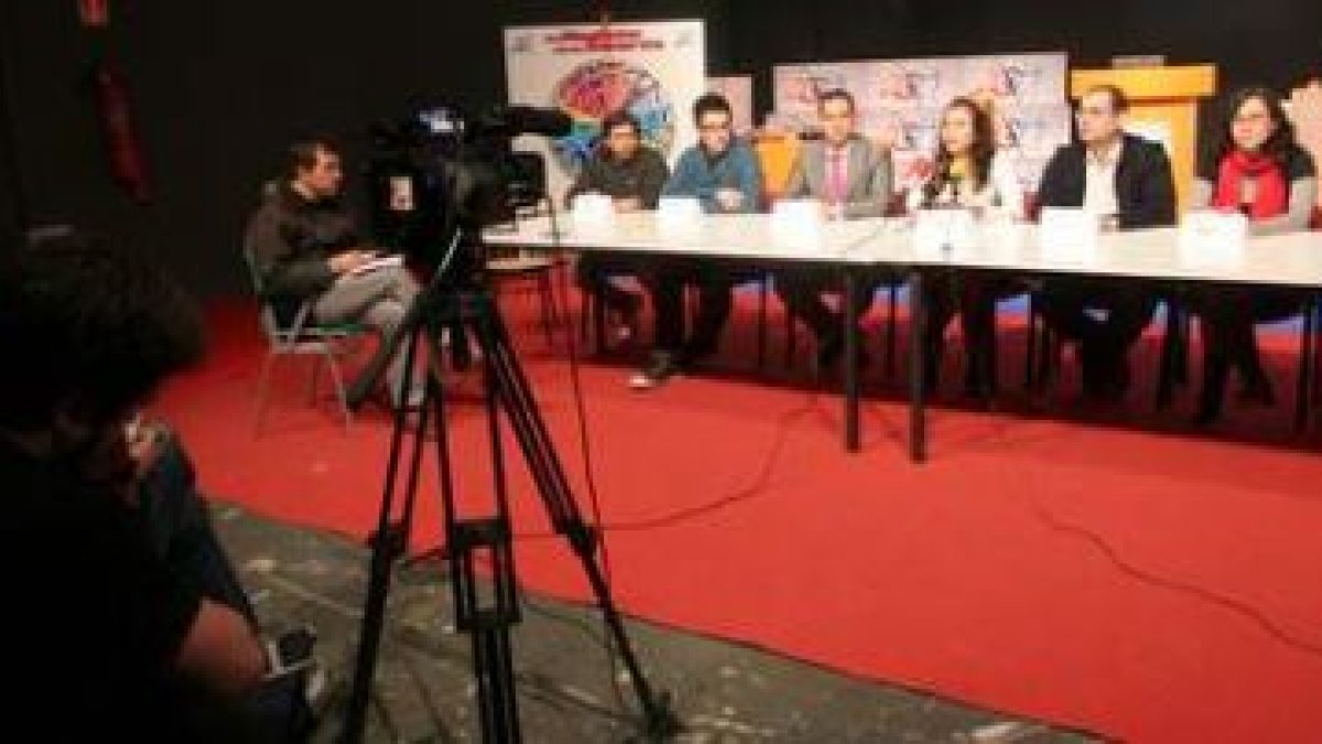 Representantes de la televisión y los patrocinadores, ayer en la presentación del programa.