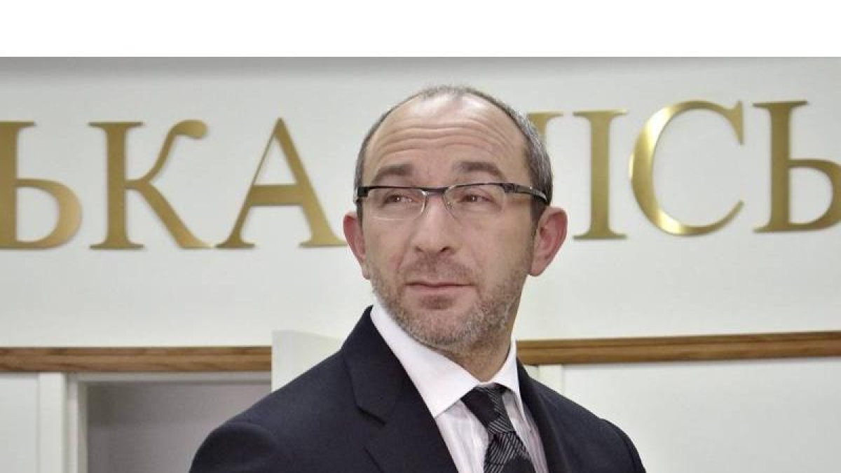 Fotografía de archivo que muestra al alcalde de Járkov, Guennadi Kernes, en el Ayuntamiento de la ciudad ucraniana el 22 de enero de 2008.