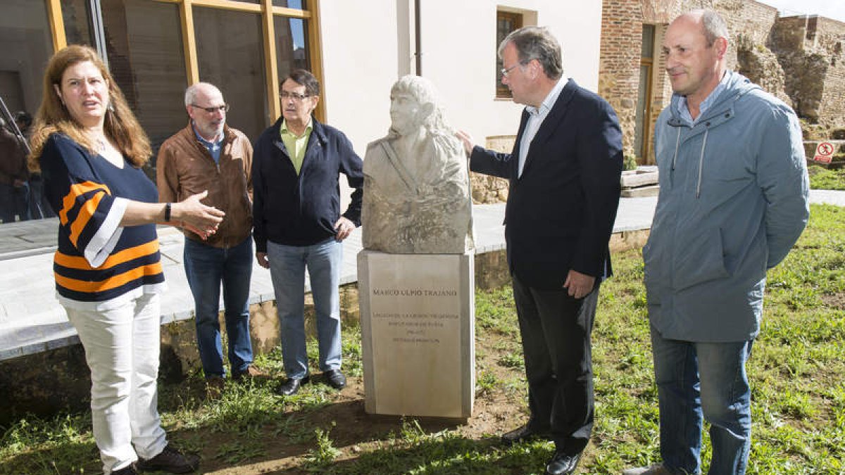 Margarita Torres, Victorino García, Hermenegildo López, Antonio Silván y Alberto Díaz. FERNANDO OTERO