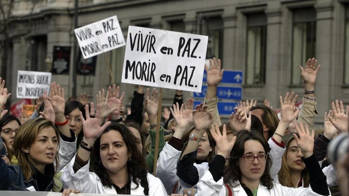 Manifestación en Madrid en defensa del derecho a morir con dignidad