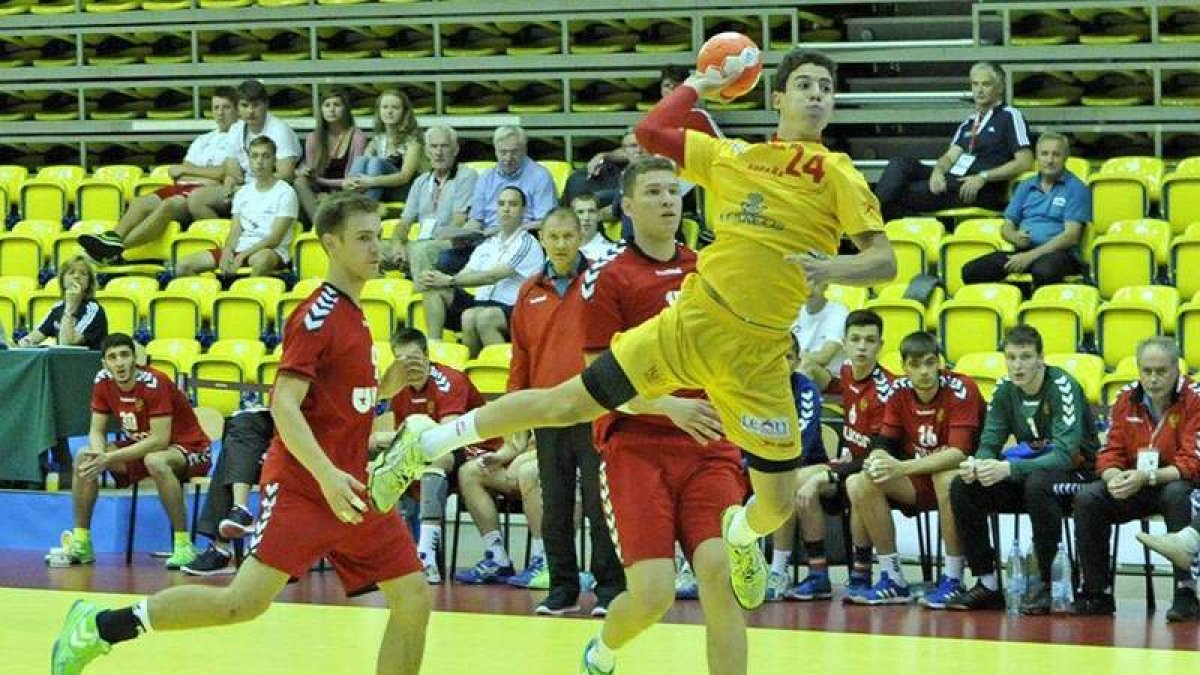 Jaime Fernández, extremo del Abanca Ademar, afronta con España el Mundial de Rusia.
