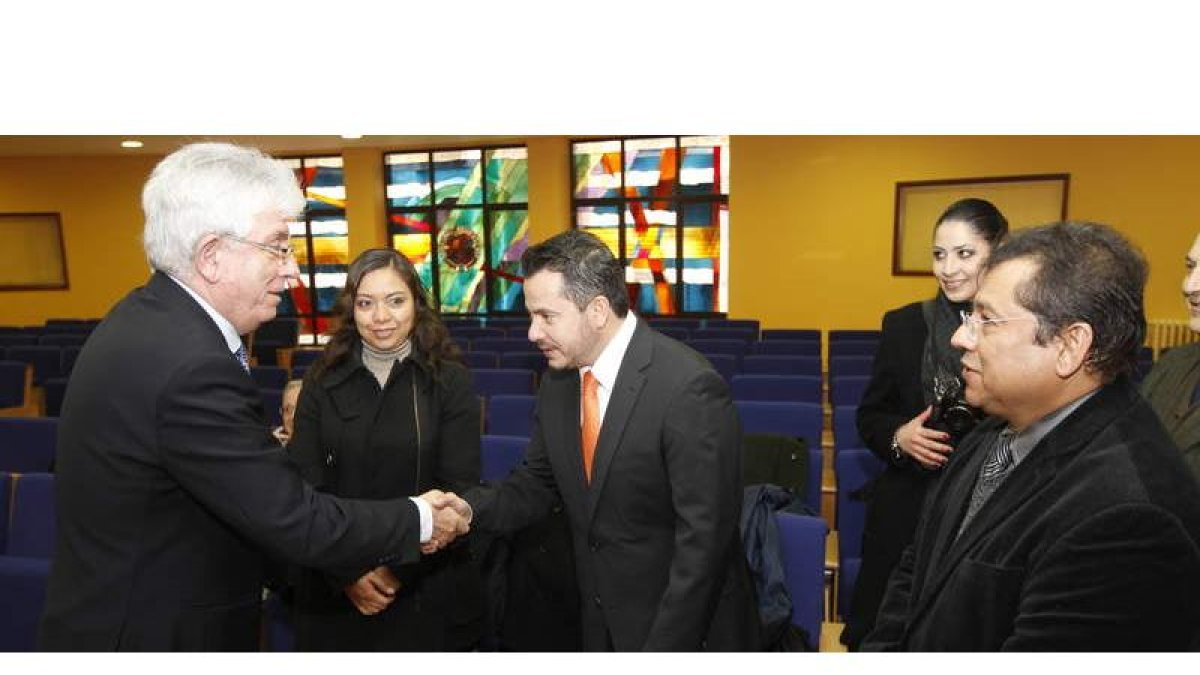 José Ángel Hermida saludó a los representantes del Cimat y del gobierno de Zacatetas.